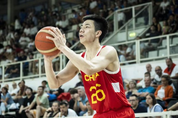 衡牛所 媒体人：中国男篮集训队结束欧洲拉练，已经平安落地北京首都国际机场。